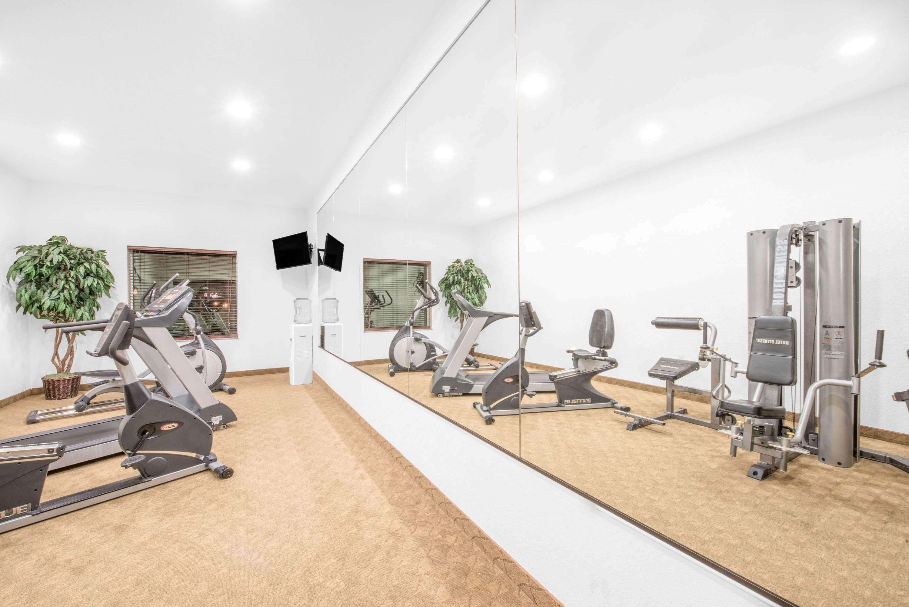 Baymont By Wyndham Pearsall Ngoại thất bức ảnh
