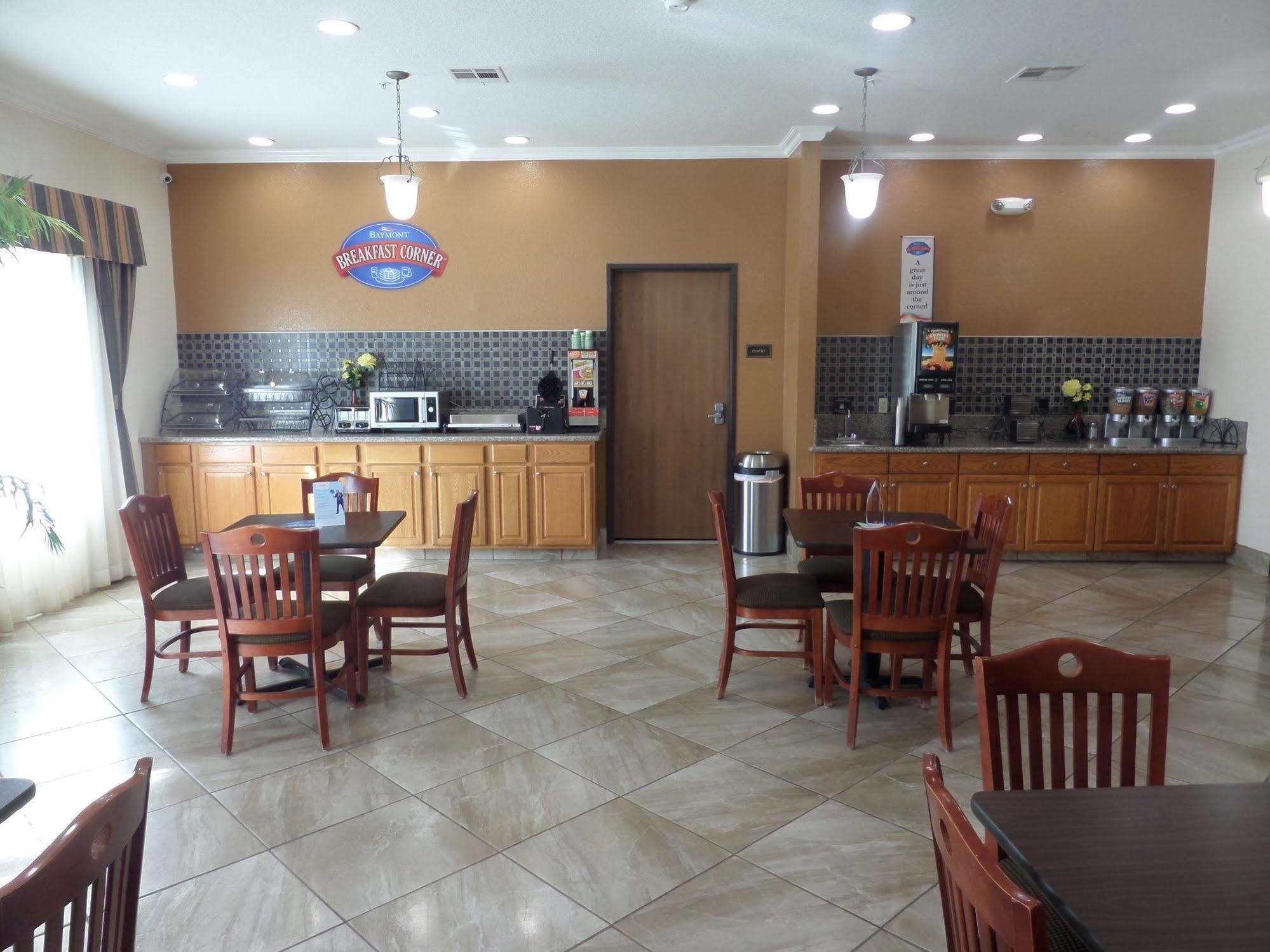 Baymont By Wyndham Pearsall Ngoại thất bức ảnh